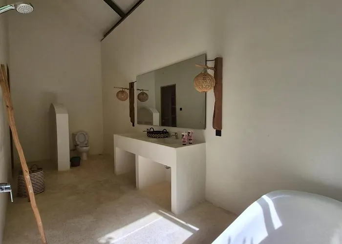 Hu Zhai * Uluwatu