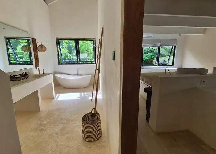 Hu Zhai Uluwatu